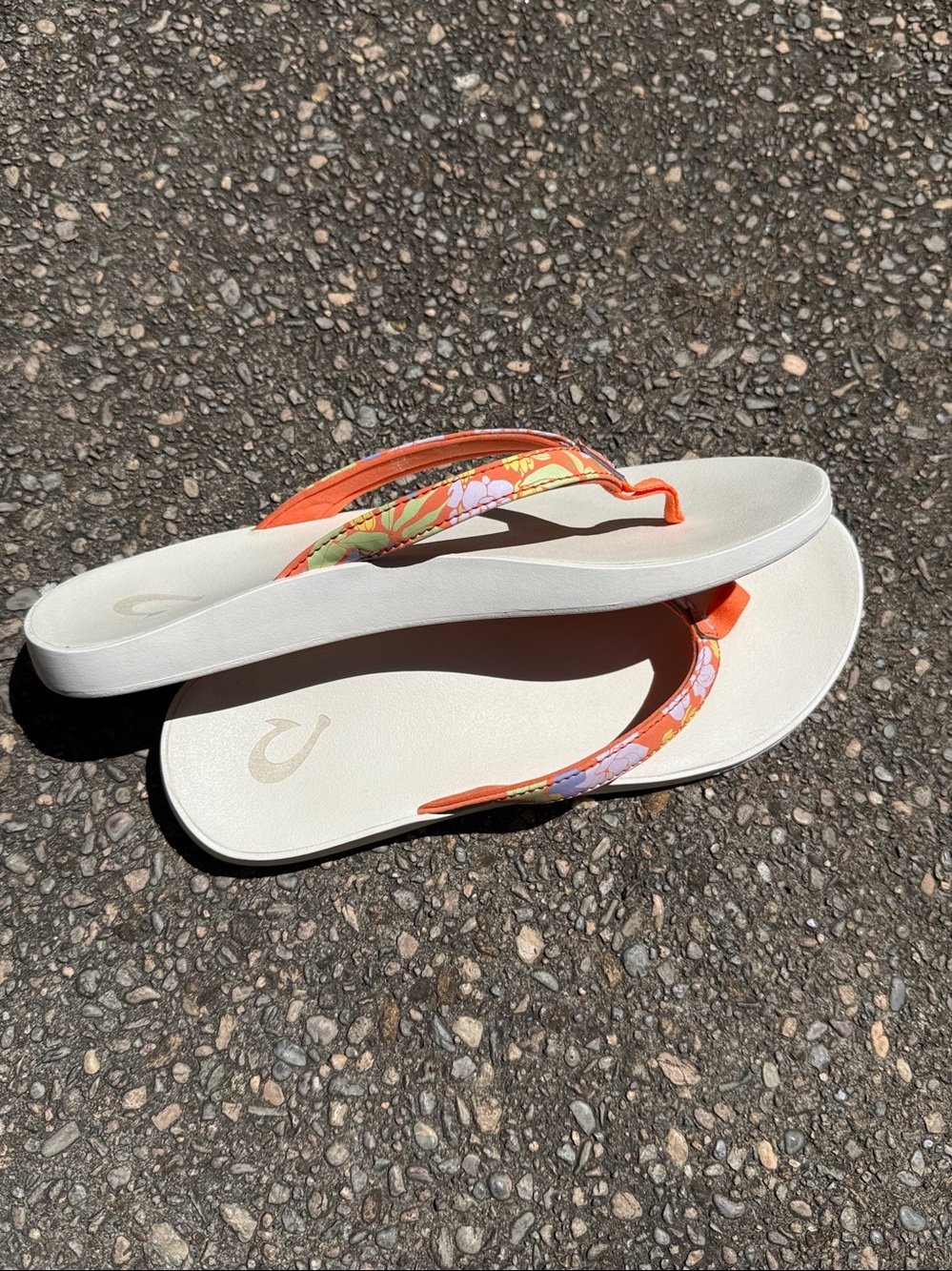 Women’s Puawe Lei Orange Floral Strap Flip Flops - Picture 4 of 9